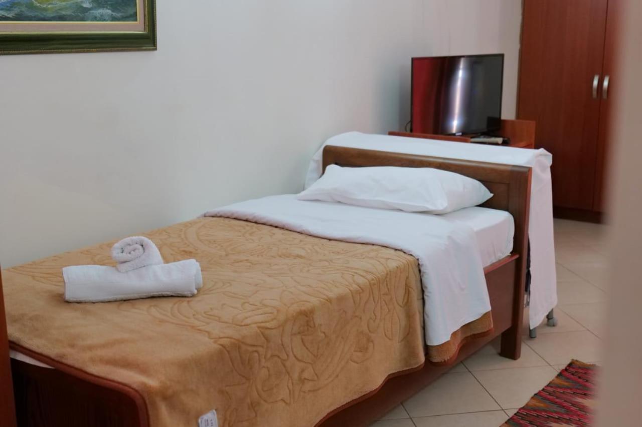 Hotel Veli Sarandë 外观 照片