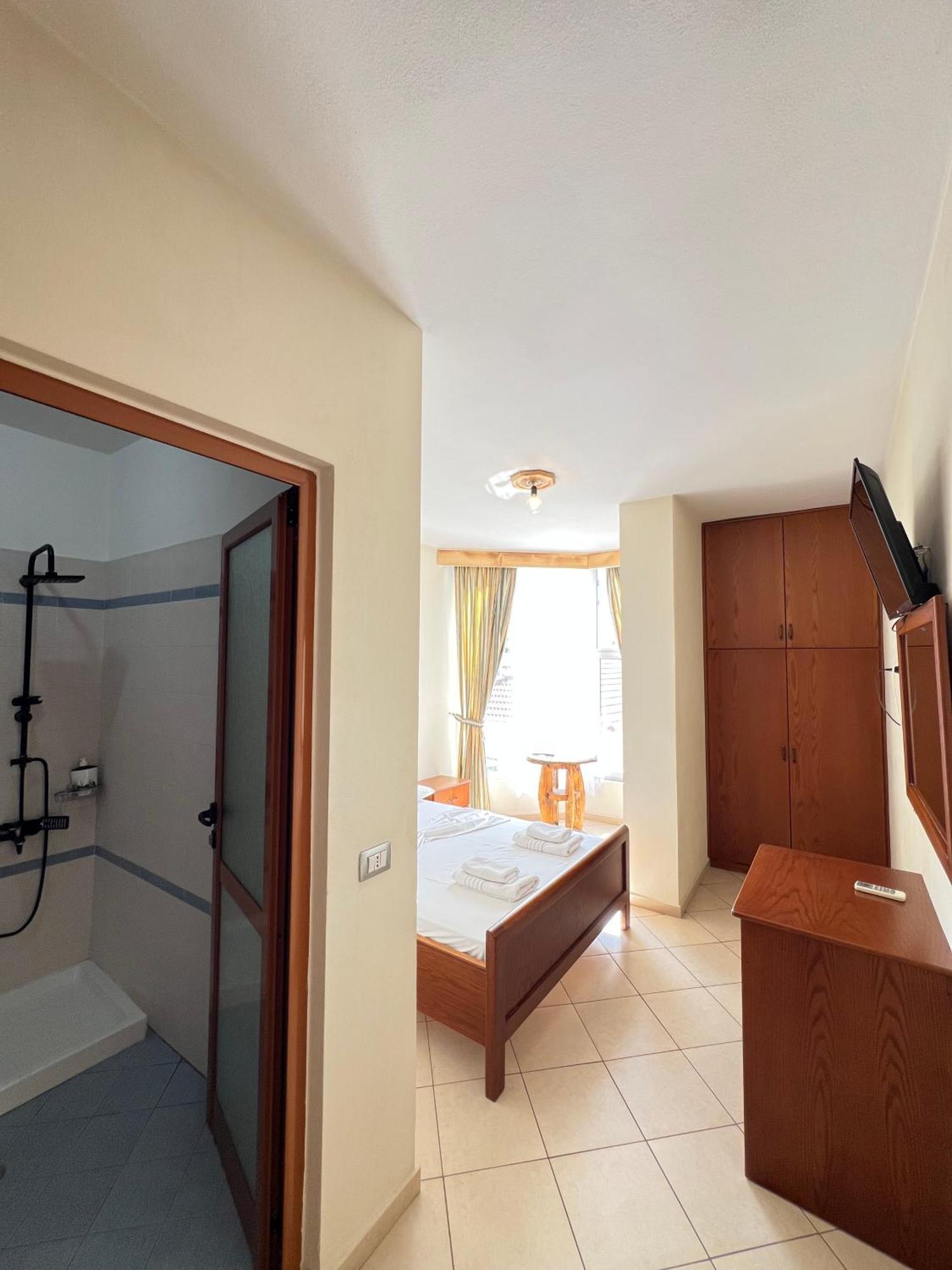 Hotel Veli Sarandë 外观 照片
